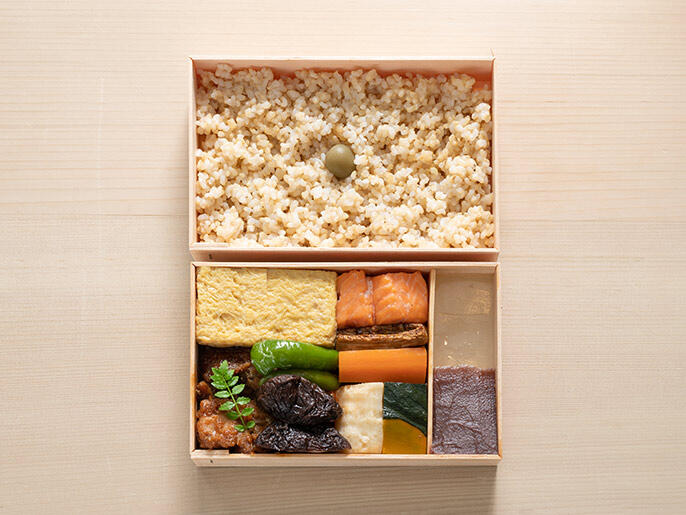 宝さがしのよう！多彩なおかずが隠れる海苔弁 1,944円