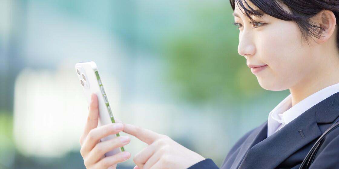 新社会人の給与振込先、何も考えずに「いまある口座」を使うのは待って！ 「毎月3万円×20年」で生じる、まさかの差額【FPが試算】