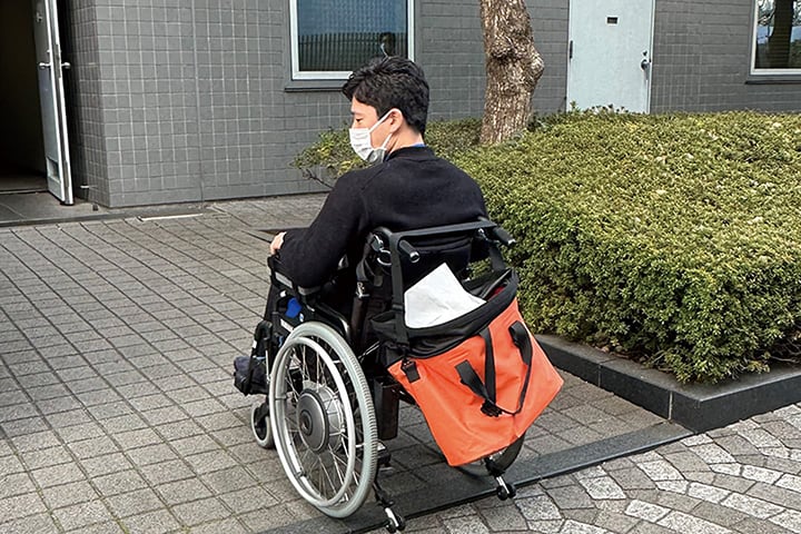 肢体不自由（電動車いす）に関する画像