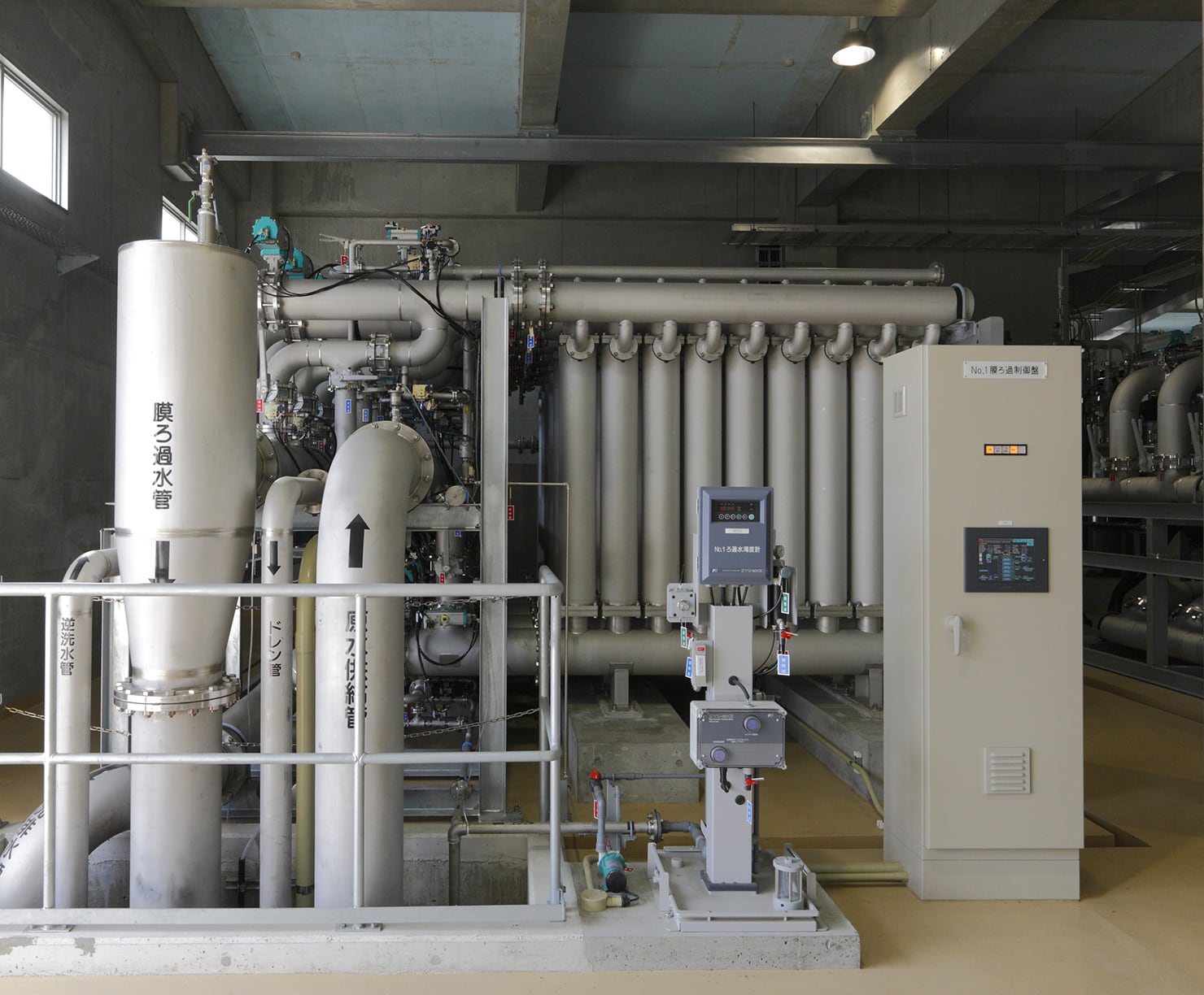 セラミック膜ろ過システム（複数のセラミック膜が格納されているろ過ユニット）に関する画像